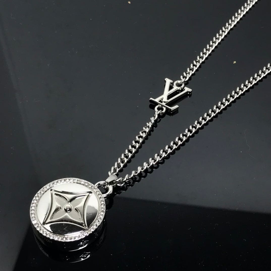 18K Louis Catch Necklace