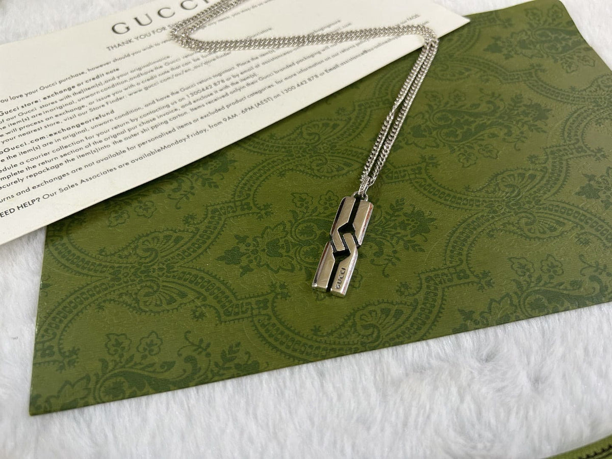 GG Knot Pendant Necklace