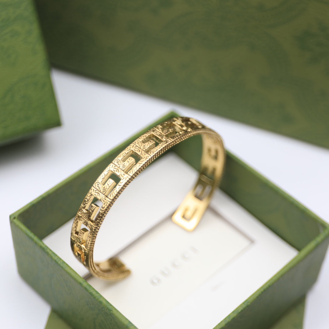 18K GG Cube Bracelet