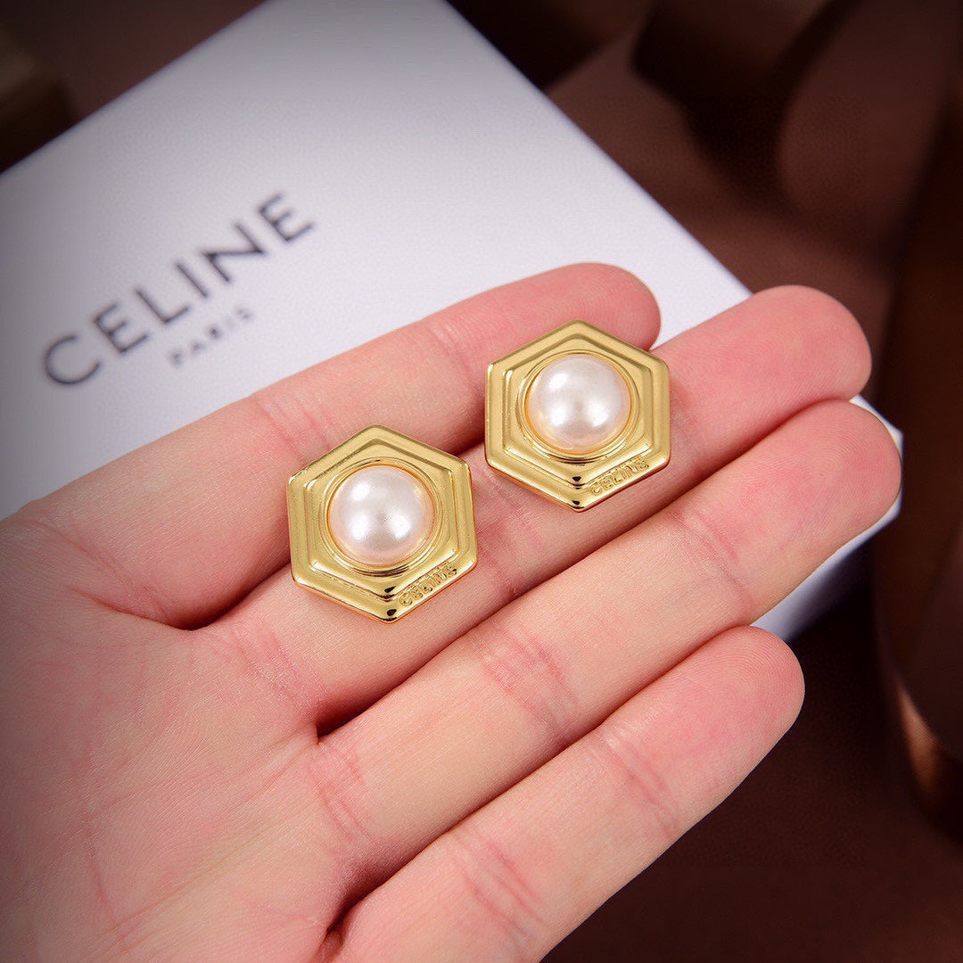 18K Triomphe Pearl Earrings