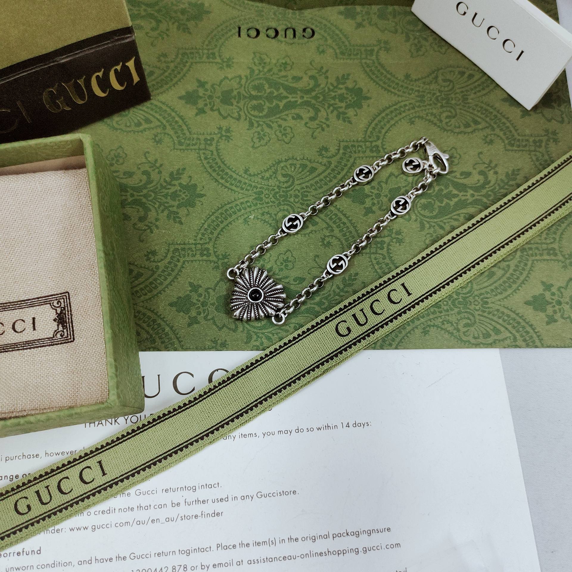 GG Interlocking G Heart Bracelet