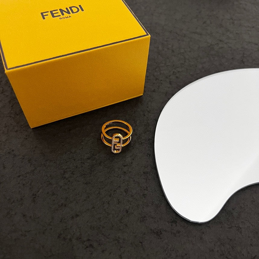 18K F OLock Ring