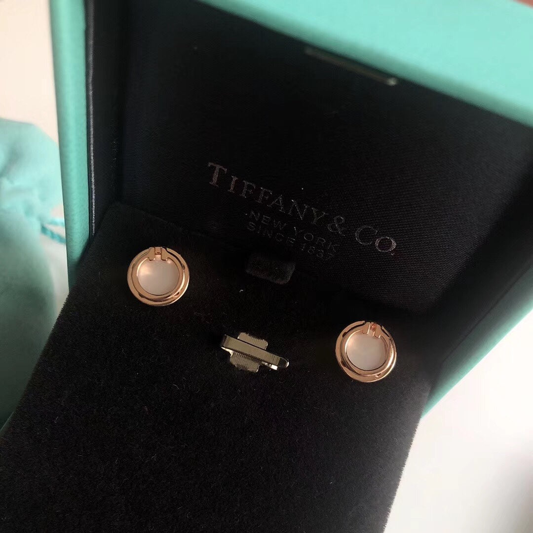 18K T Mother-Of-Pearl Circle Earrings