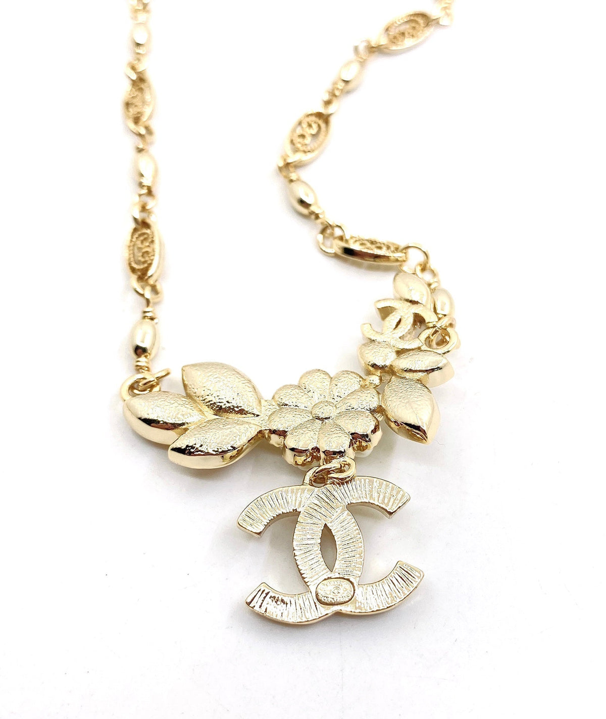 18K CC Flowers Diamonds Necklace
