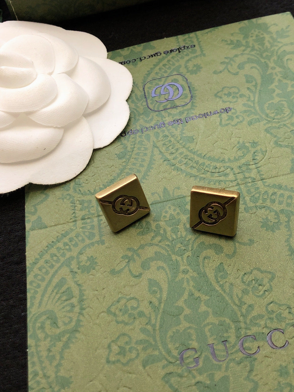 18K GG Cube Earrings