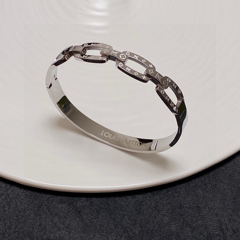 18K Louis White Gold Bracelet
