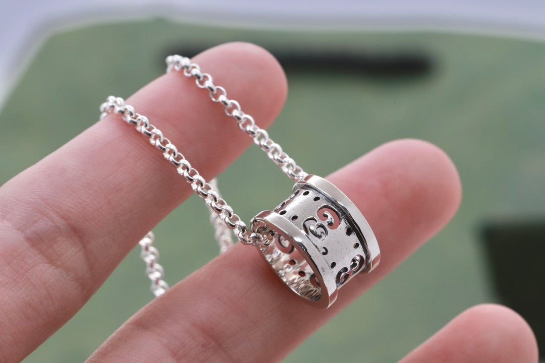18K GG Icon Twirl Necklace