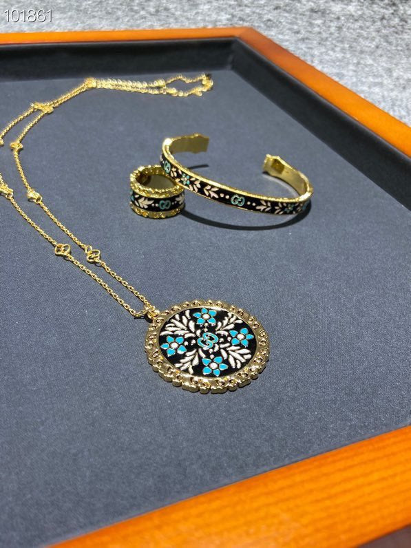 18K GG Iconic Floral Pendant Necklace
