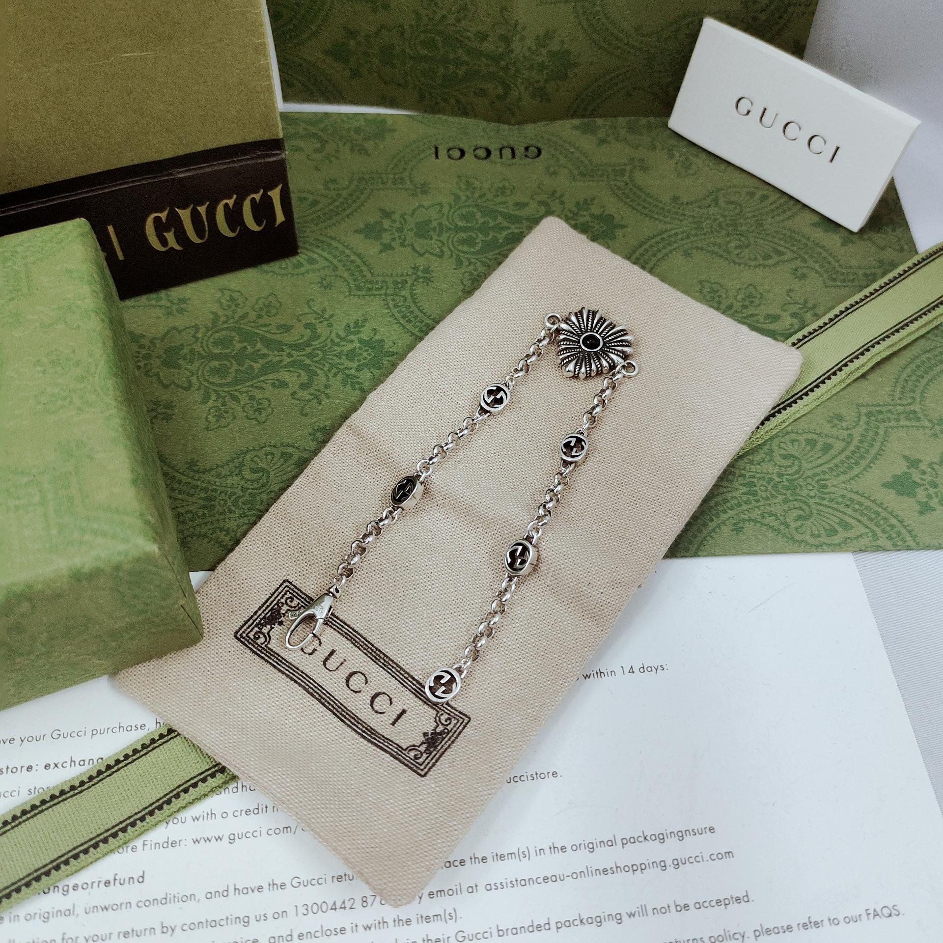 GG Interlocking G Heart Necklace