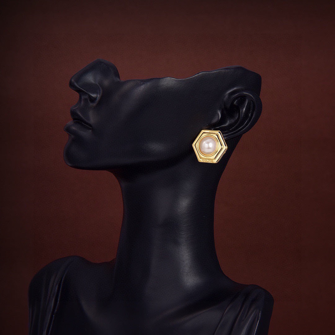 18K Triomphe Pearl Earrings