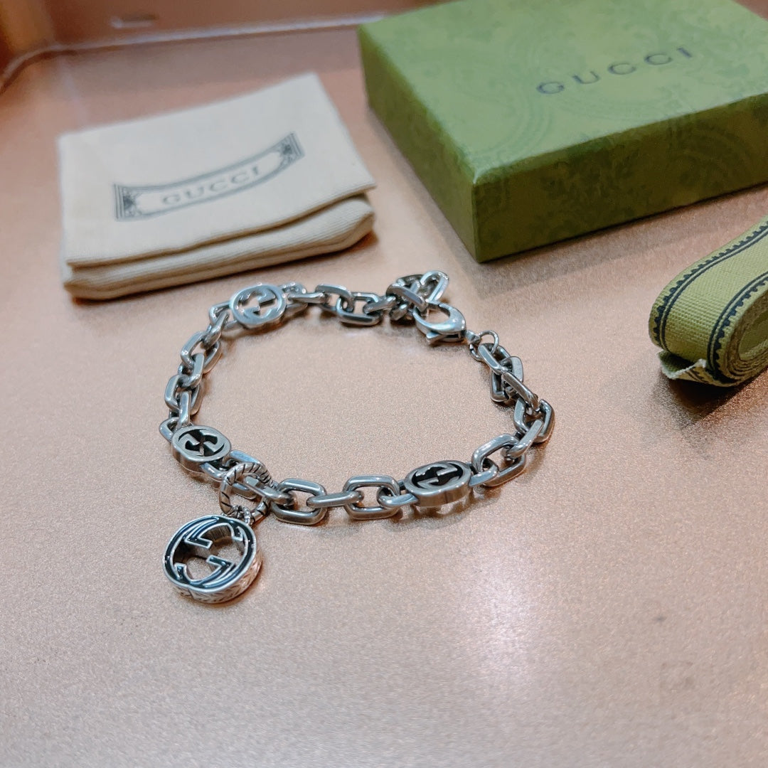 GG Interlocking G Pendant Bracelet