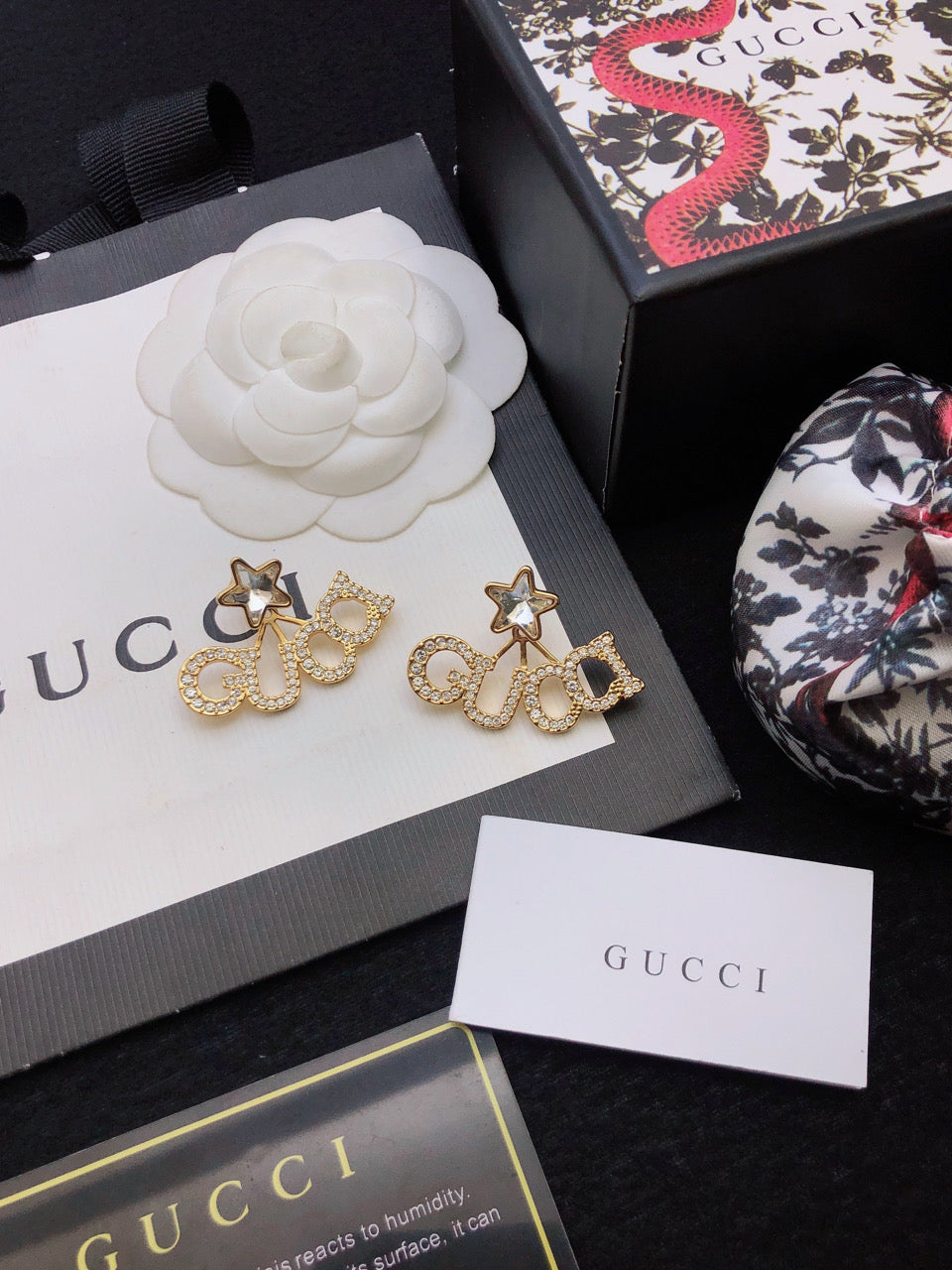 18K GG Script Star Earrings
