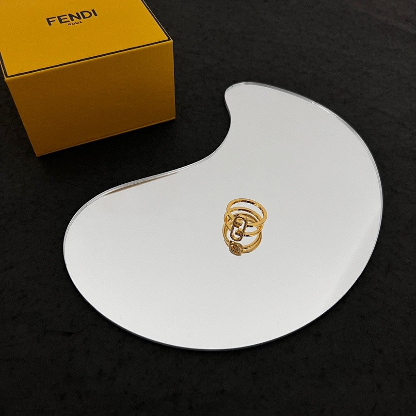 18K F OLock Ring