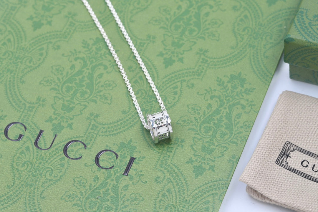 18K GG Icon Twirl Necklace