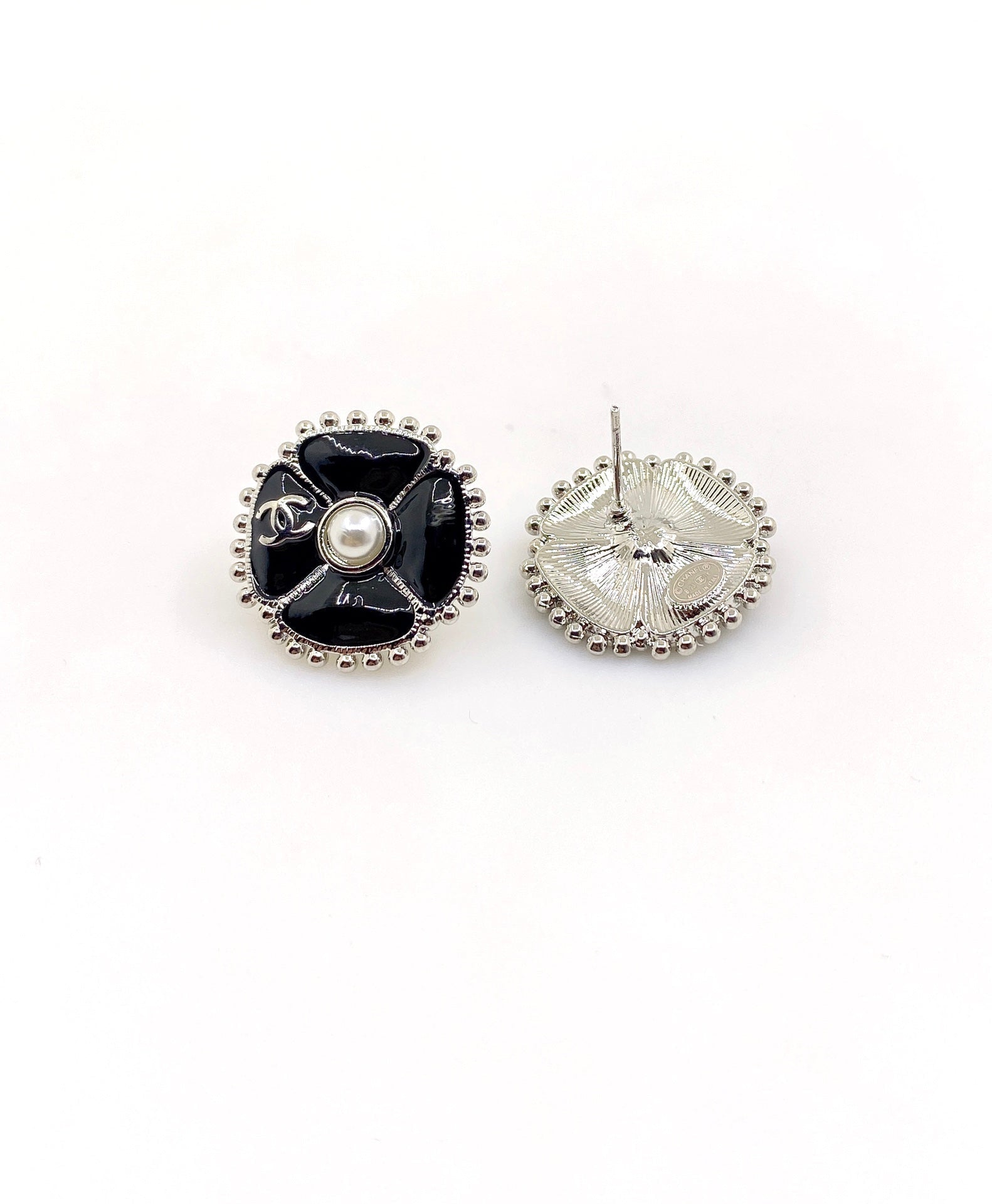 18K CC Black Pearl Clover Earrings