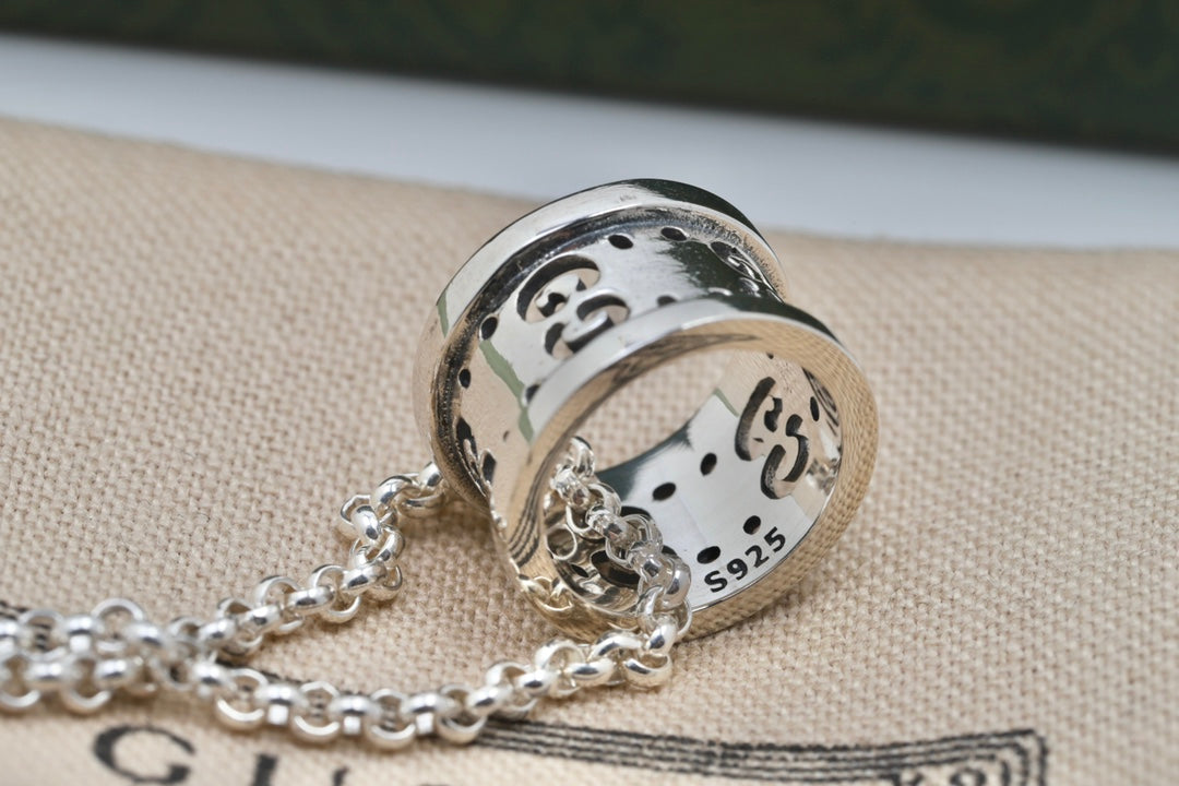 18K GG Icon Twirl Necklace