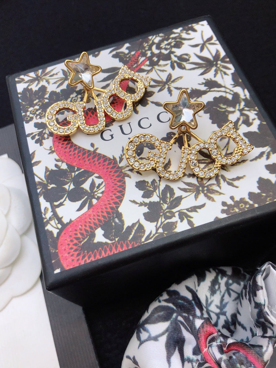 18K GG Script Star Earrings