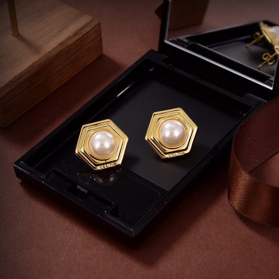 18K Triomphe Pearl Earrings