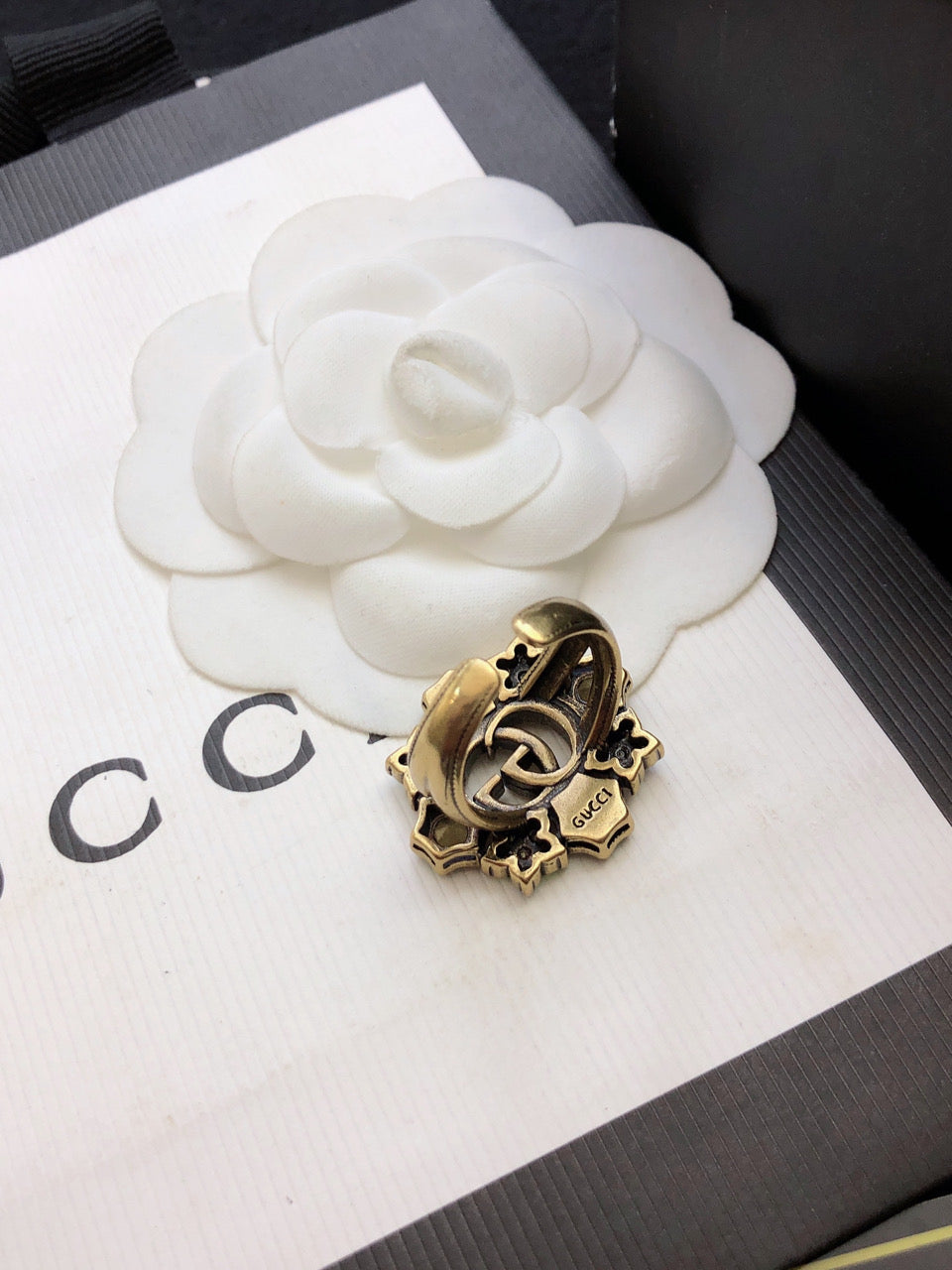 18K GG Crystal Flower Ring