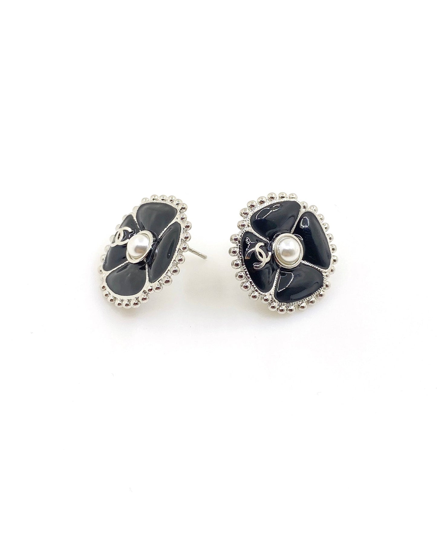 18K CC Black Pearl Clover Earrings