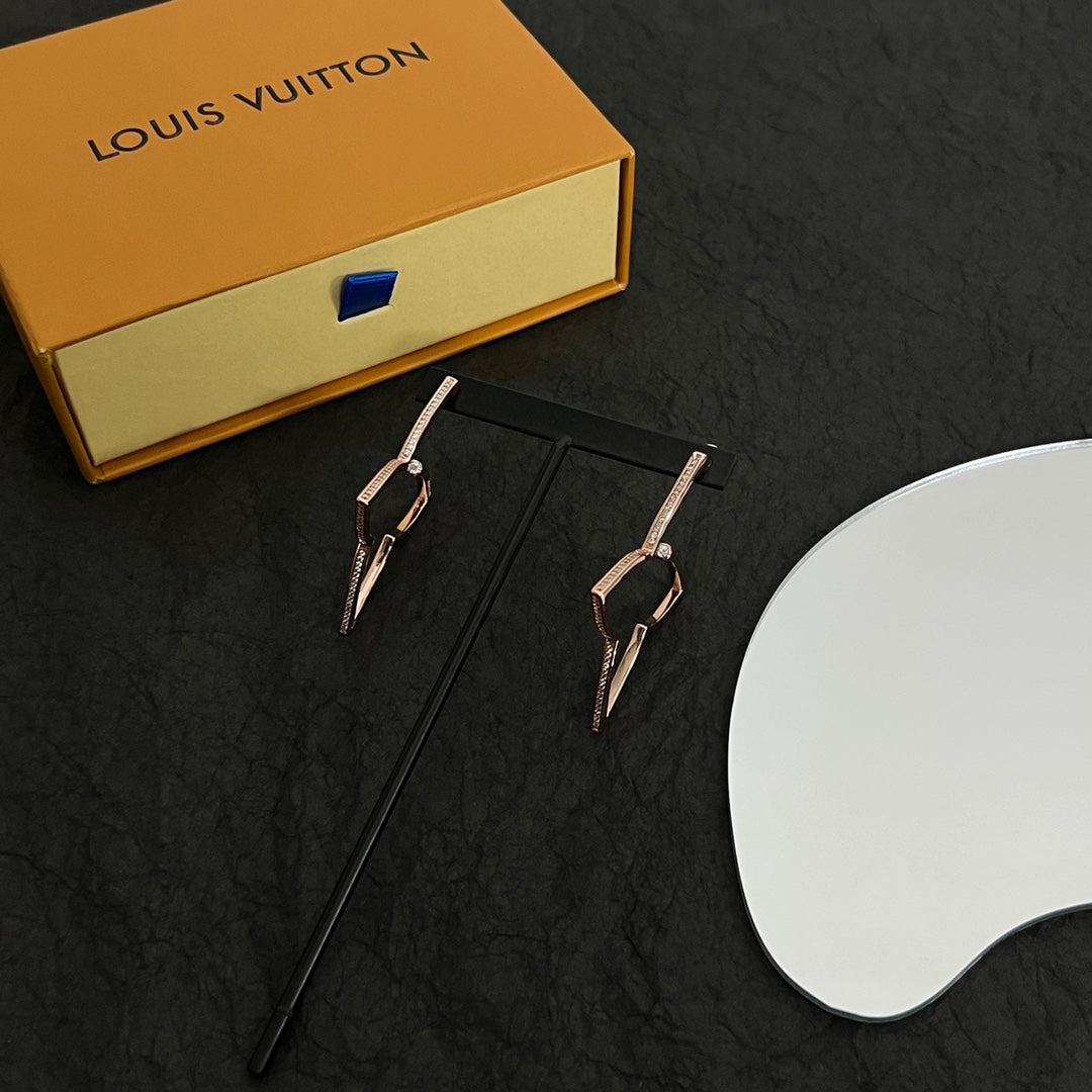 18K Louis Debuts Blossom Earrings