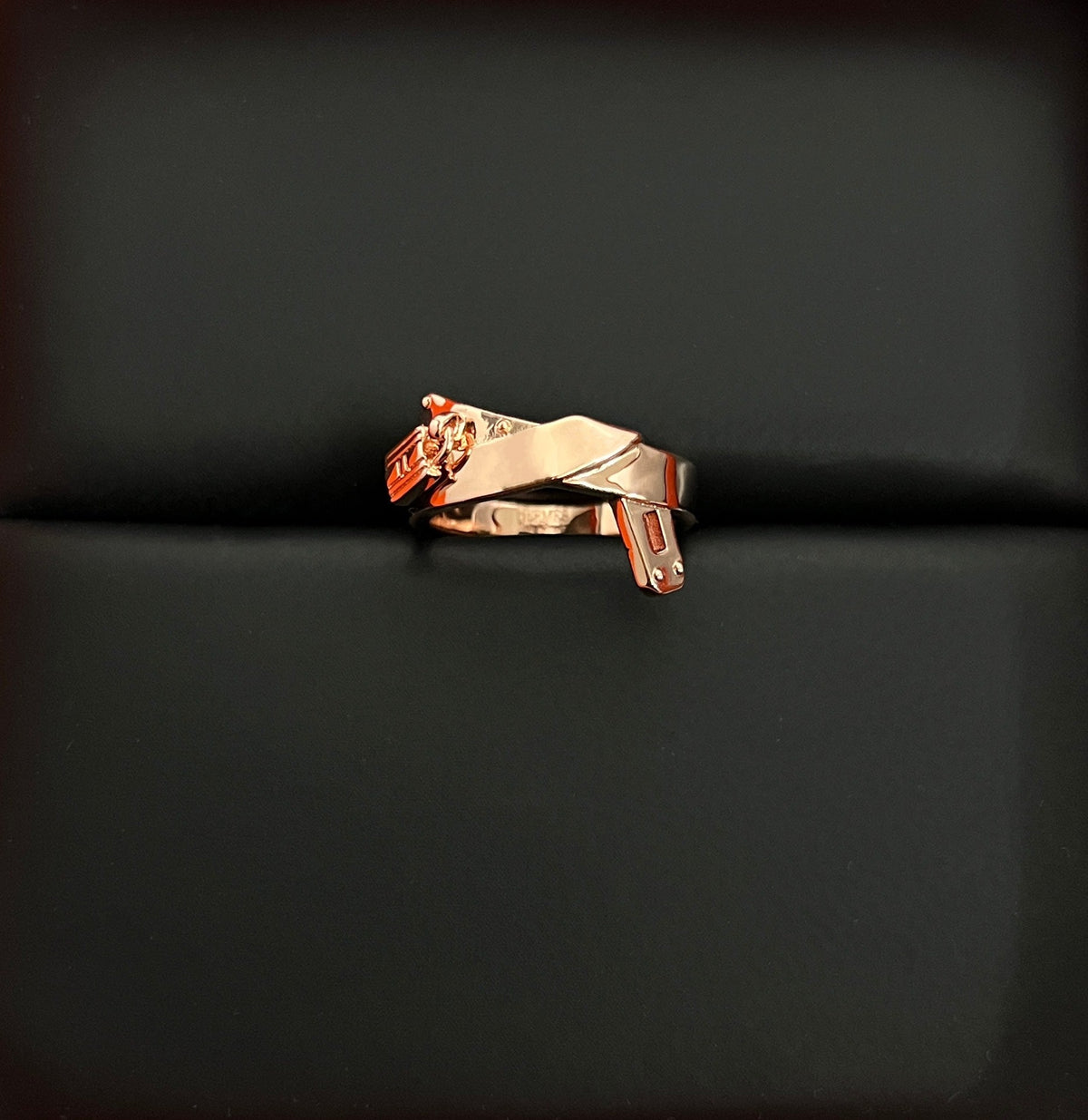 18K Kelly Gavroche H Ring