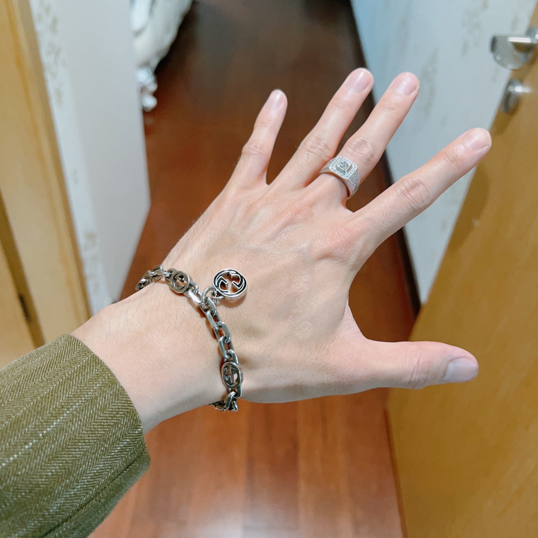 GG Interlocking G Pendant Bracelet