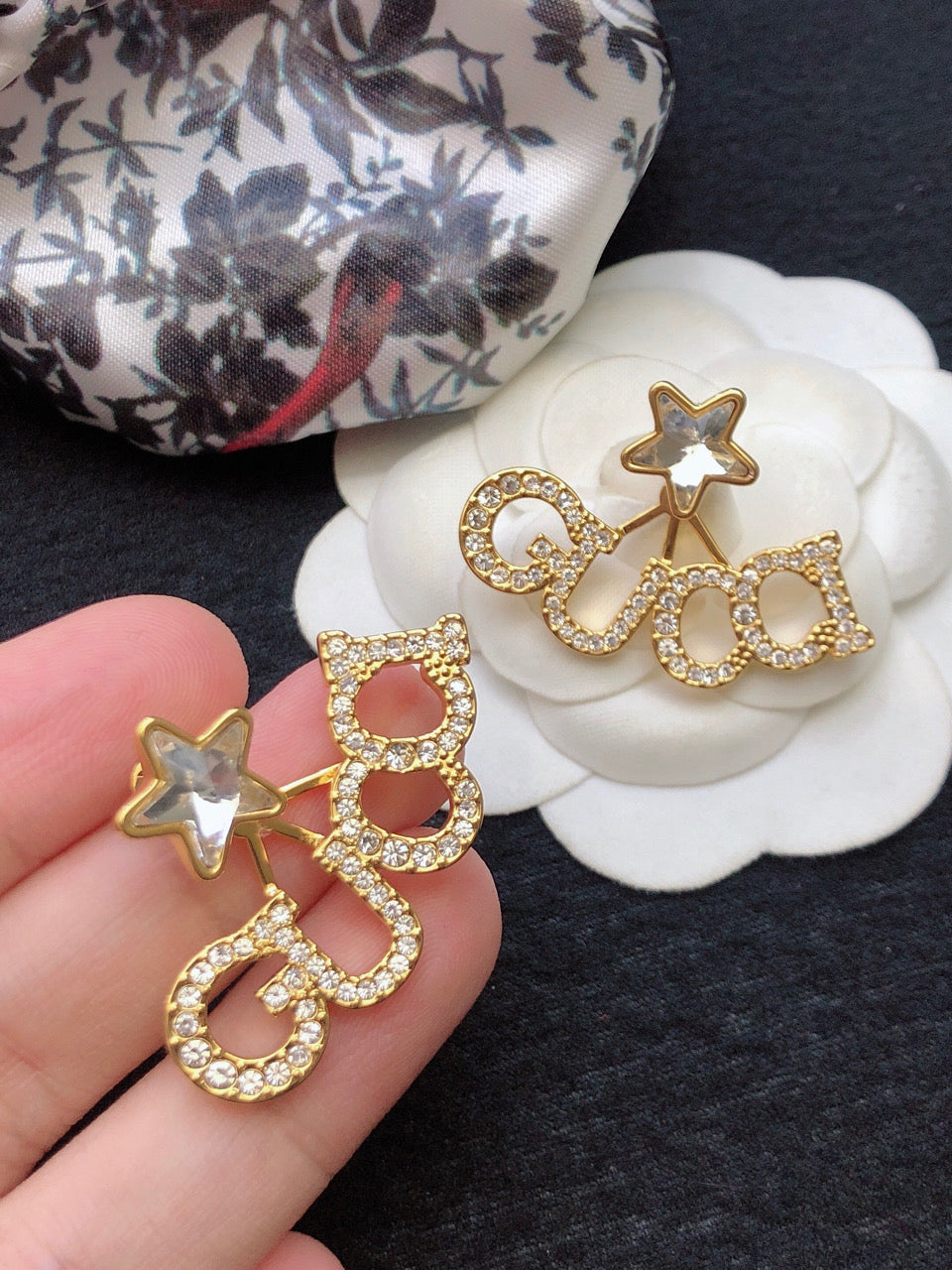 18K GG Script Star Earrings