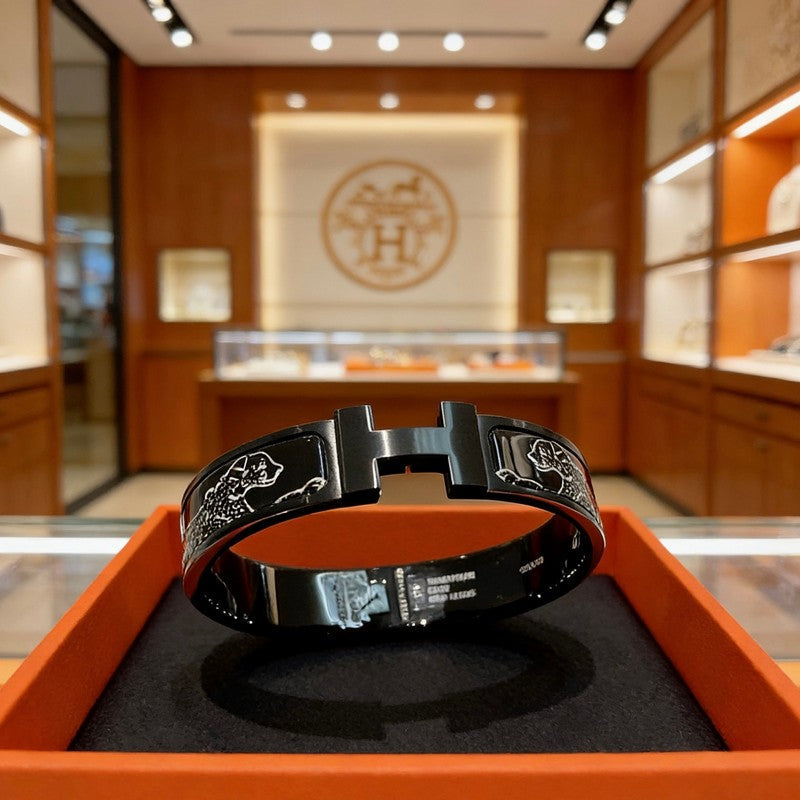 18K Clic HH Black Color Bracelet