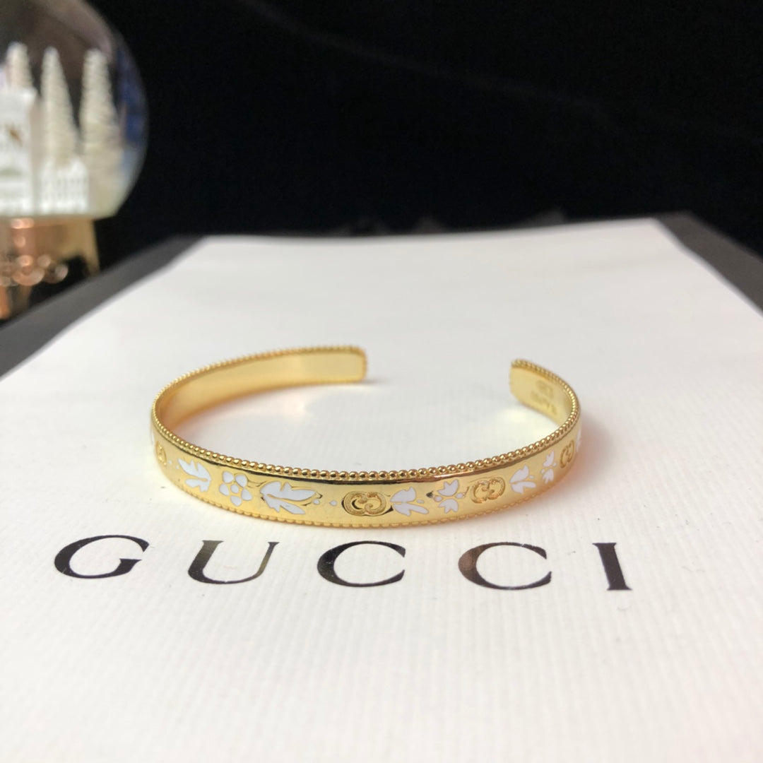 18K GG Icon Blossom Enamel Bangle Bracelet