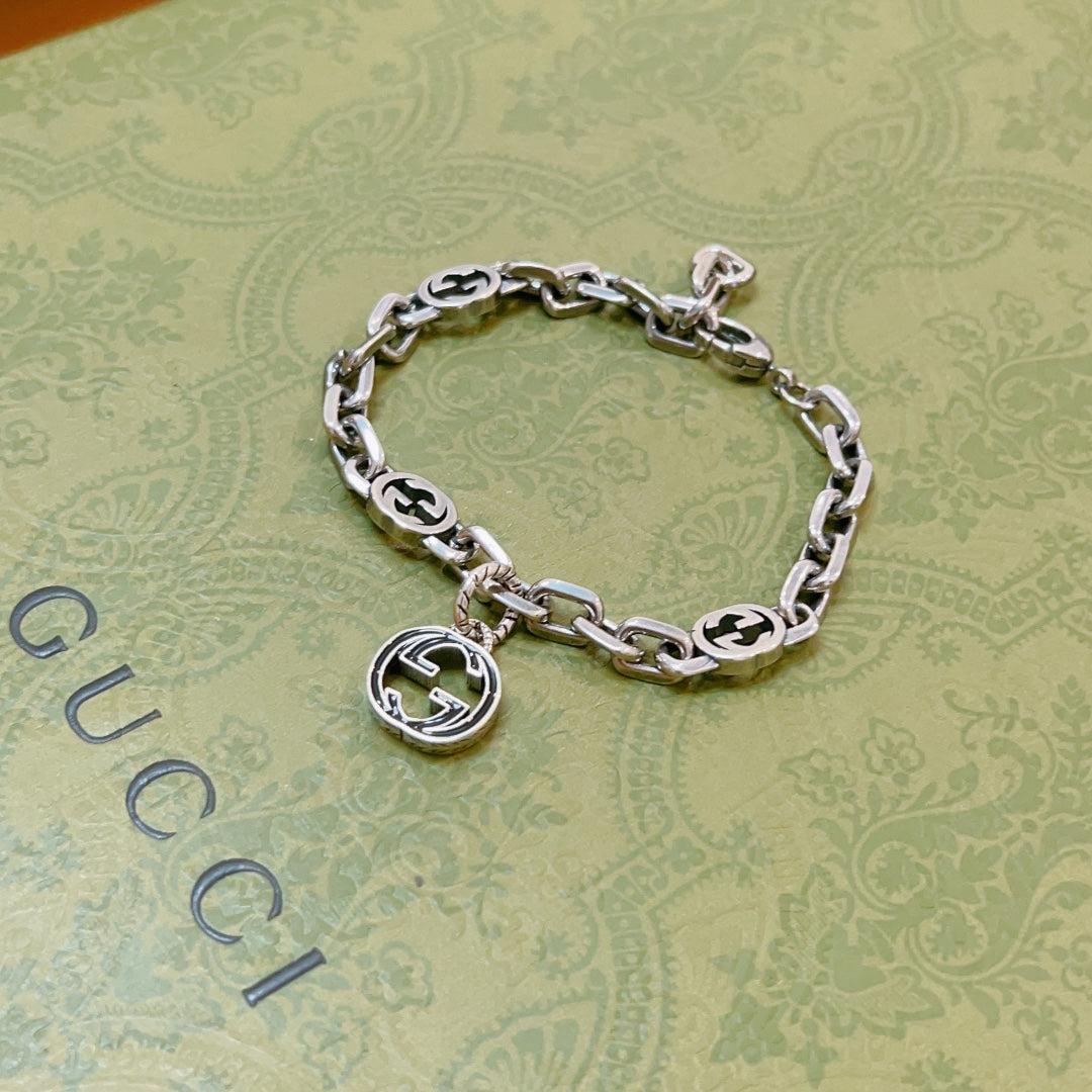 GG Interlocking G Pendant Bracelet