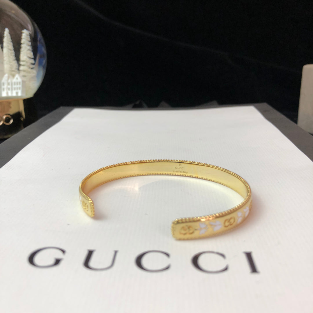 18K GG Icon Blossom Enamel Bangle Bracelet