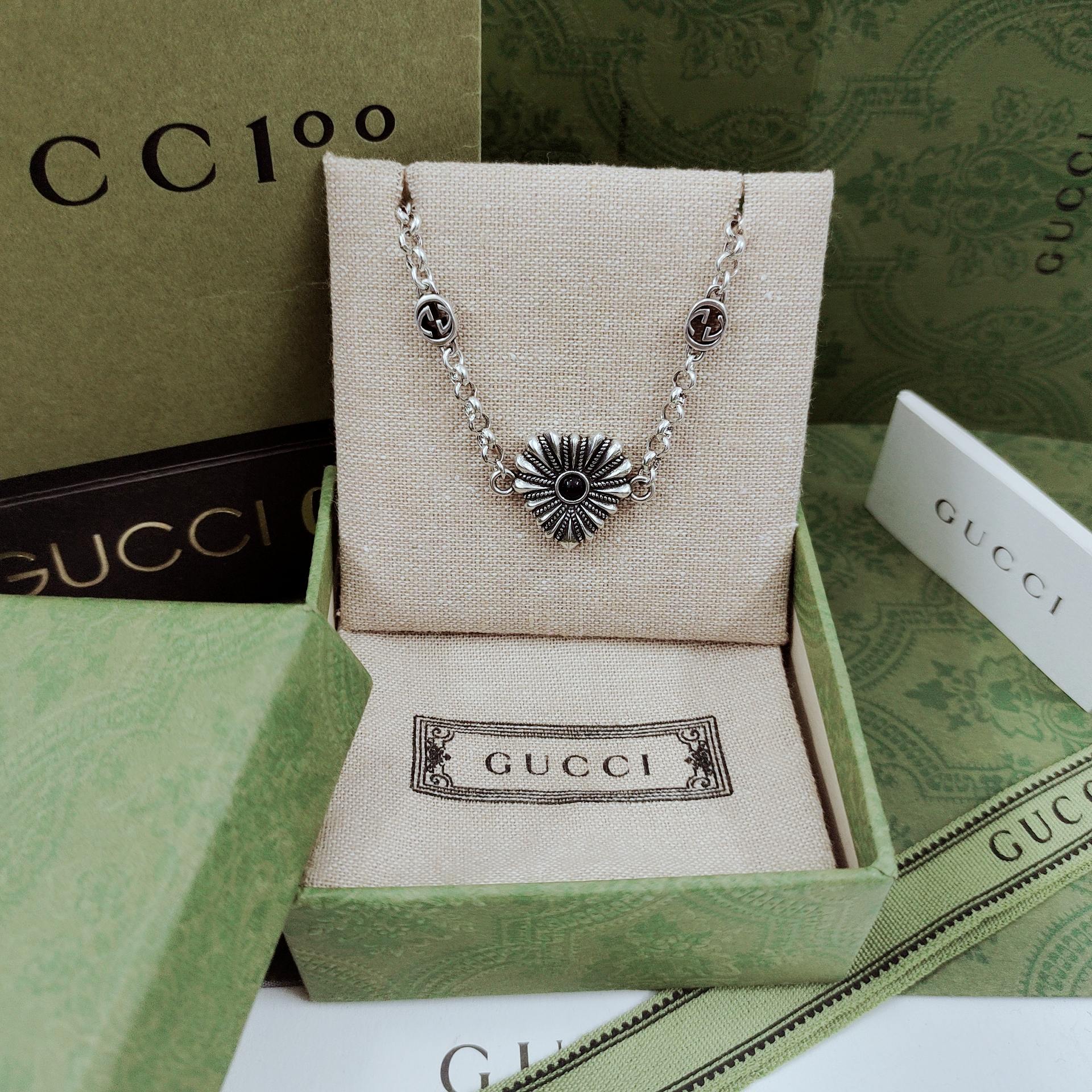GG Interlocking G Heart Necklace