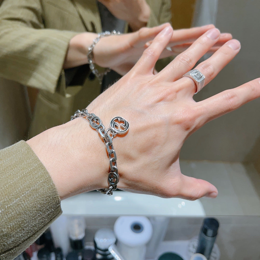 GG Interlocking G Pendant Bracelet