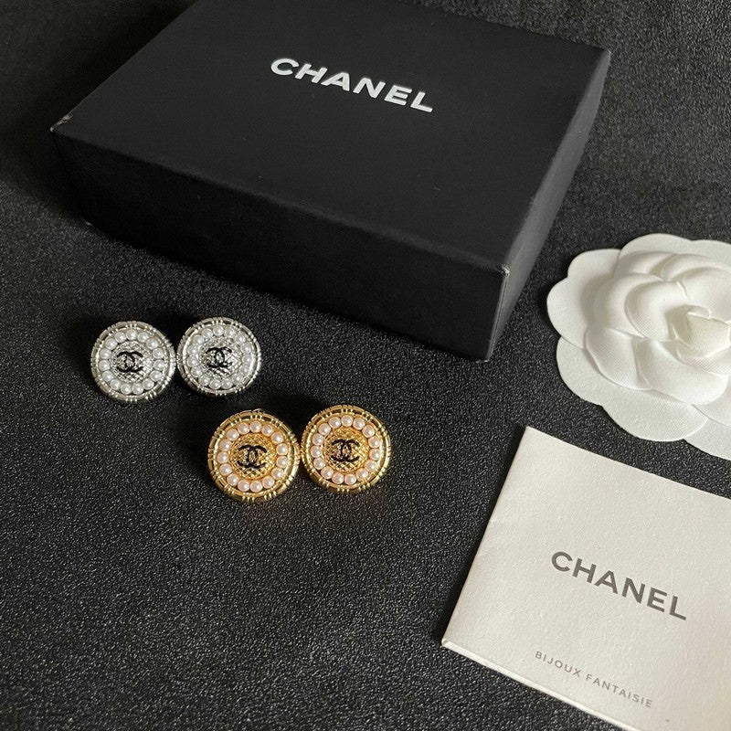 18K CC Pearl Round Vintage Earrings